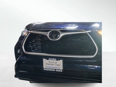 Used 2020 Toyota Highlander XLE image 6