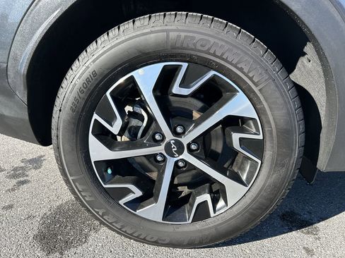Used 2023 Kia Sportage EX image 9