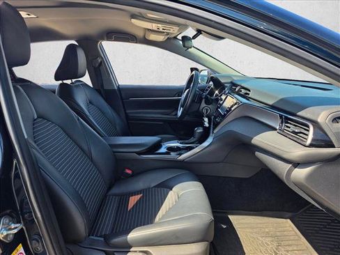 Used 2019 Toyota Camry SE FWD image 16