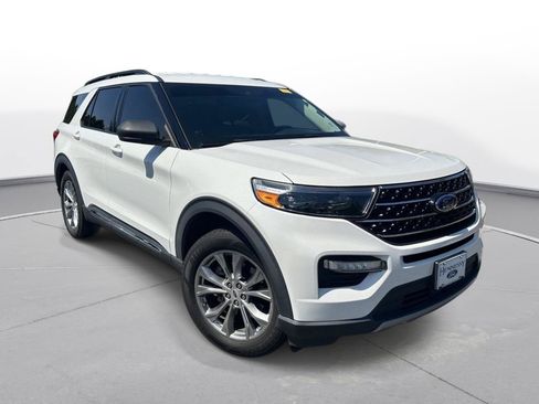 Used 2020 Ford Explorer XLT w/ Equipment Group 202A RWD image 4