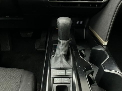 Used 2025 Toyota Camry LE image 23