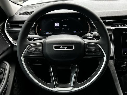 Used 2023 Jeep Grand Cherokee L Laredo w/ Luxury Tech Group I AWD/4WD image 14