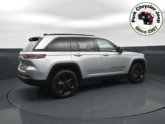 New 2026 Jeep Grand Cherokee Limited w/ Limited Altitude Package AWD/4WD image 6
