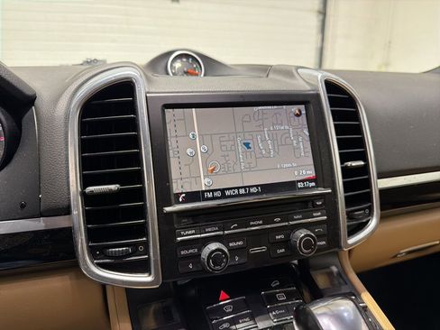 Used 2016 Porsche Cayenne image 18