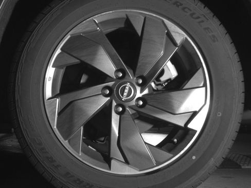 Used 2025 Nissan Rogue SV AWD/4WD image 14