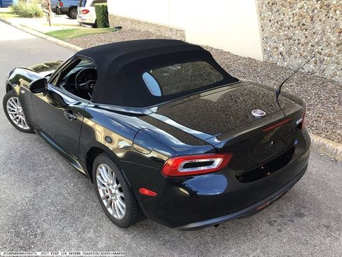 Used 2017 FIAT 124 Spider Classica RWD image 6