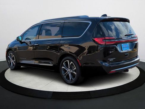 Used 2022 Chrysler Pacifica Pinnacle image 5