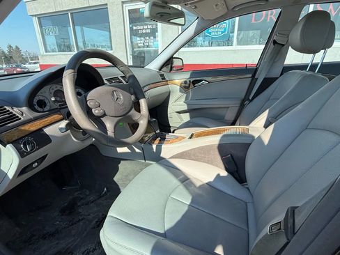 Used 2009 Mercedes-Benz E 350 4MATIC Sedan image 9