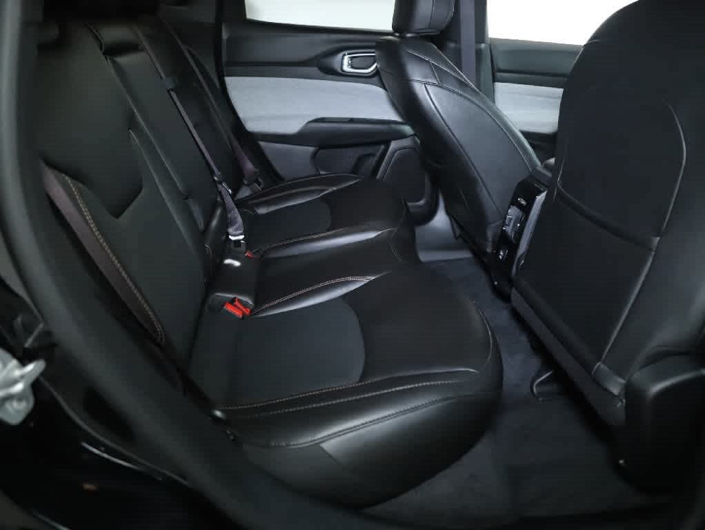 Used 2023 Jeep Compass Latitude AWD/4WD image 32