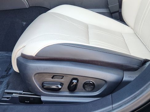 Used 2024 Lexus ES 350 w/ Luxury Package image 32