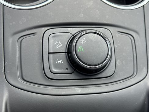 Used 2024 GMC Terrain SLE FWD image 25