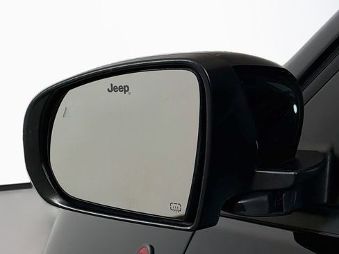 Used 2022 Jeep Compass Trailhawk w/ Trailhawk Elite Group AWD/4WD image 40