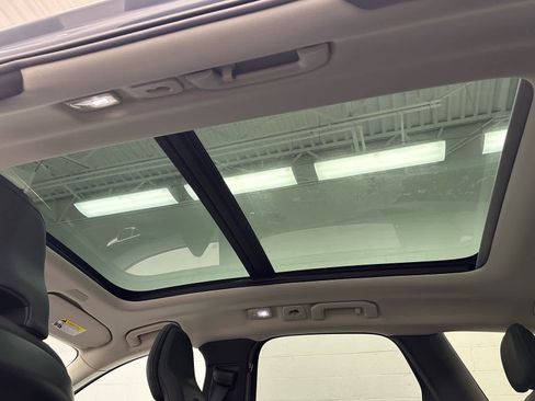 Used 2023 Volvo XC60 B5 Plus image 37