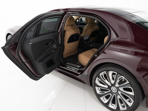 Used 2025 Bentley Flying Spur Plug-In Hybrid image 20