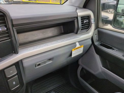 Used 2024 Ford F250 XL w/ XL Chrome Package image 16