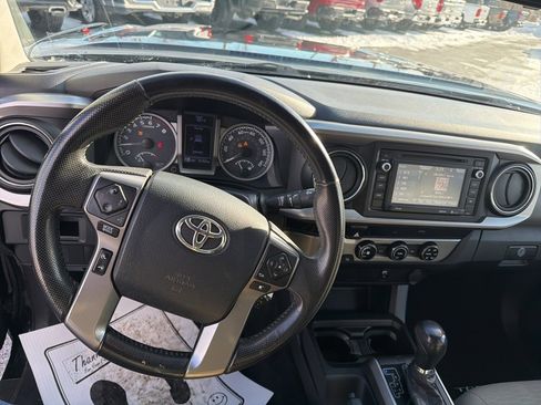 Used 2016 Toyota Tacoma SR5 image 2