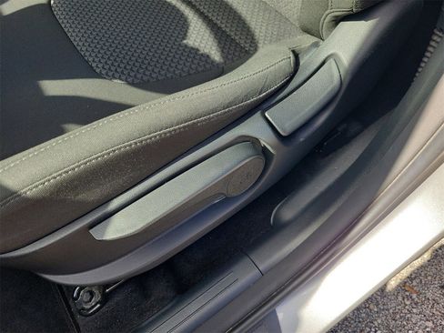 Used 2025 Kia Sportage LX image 16