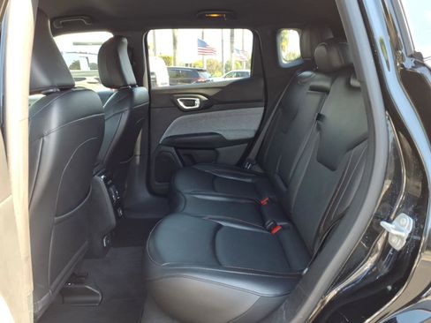 Used 2023 Jeep Compass Latitude image 18