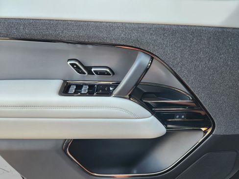 Used 2023 Land Rover Range Rover Sport SE image 24