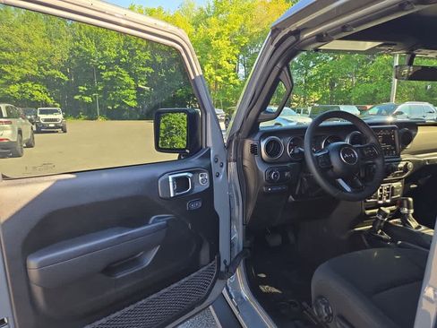 Used 2023 Jeep Wrangler Unlimited w/ Sun & Screen Package AWD/4WD image 17