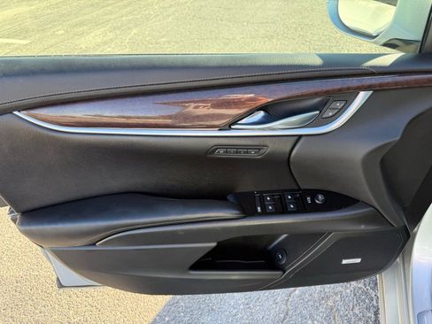 Used 2015 Cadillac XTS Luxury image 9