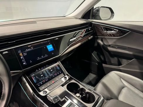 Used 2022 Audi Q8 Premium Plus image 18