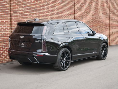 Certified 2026 Cadillac Vistiq Platinum AWD/4WD image 25