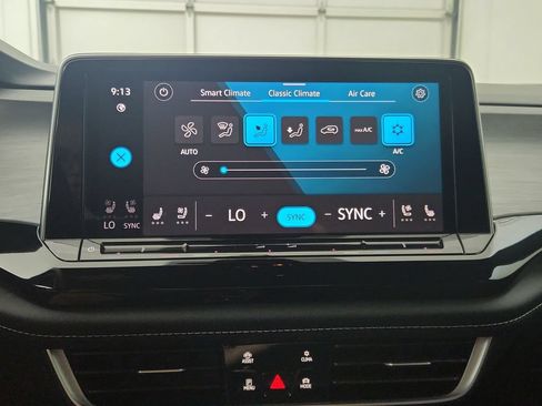 Used 2026 Volkswagen Atlas Cross Sport SE FWD image 27