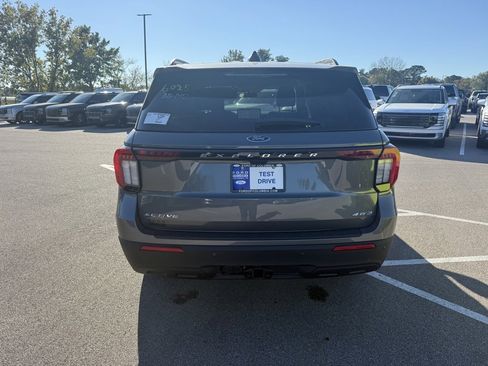 New 2026 Ford Explorer Active image 5