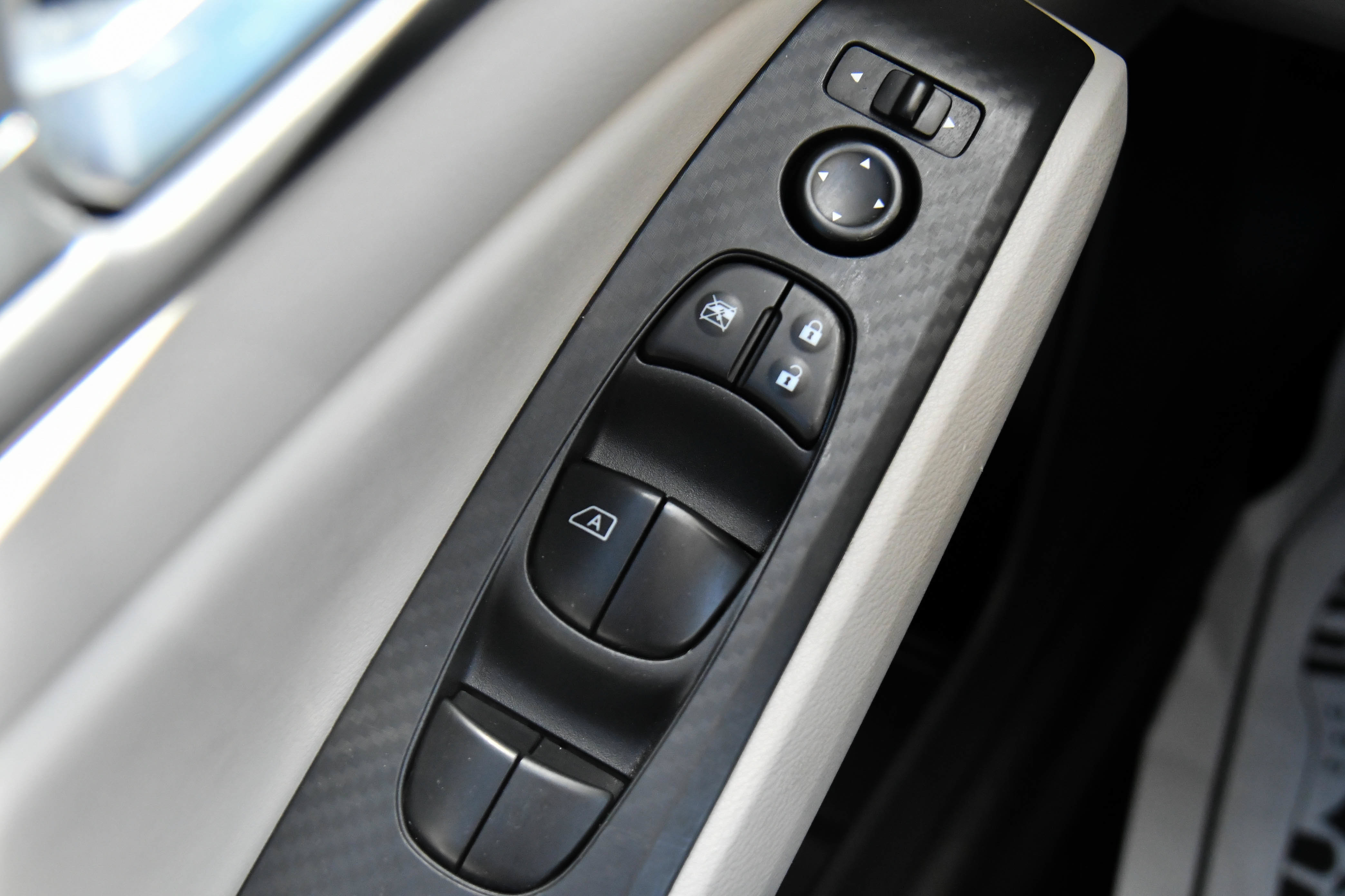Used 2025 Nissan Altima 2.5 SV FWD image 31