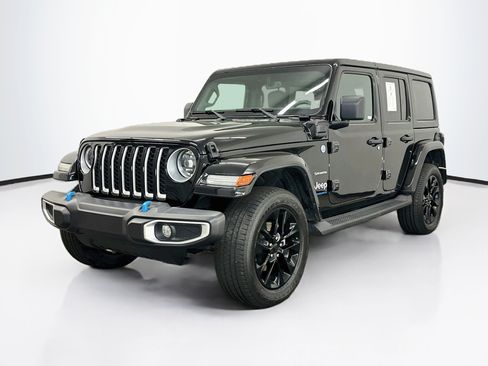 Used 2023 Jeep Wrangler Sahara AWD/4WD image 3