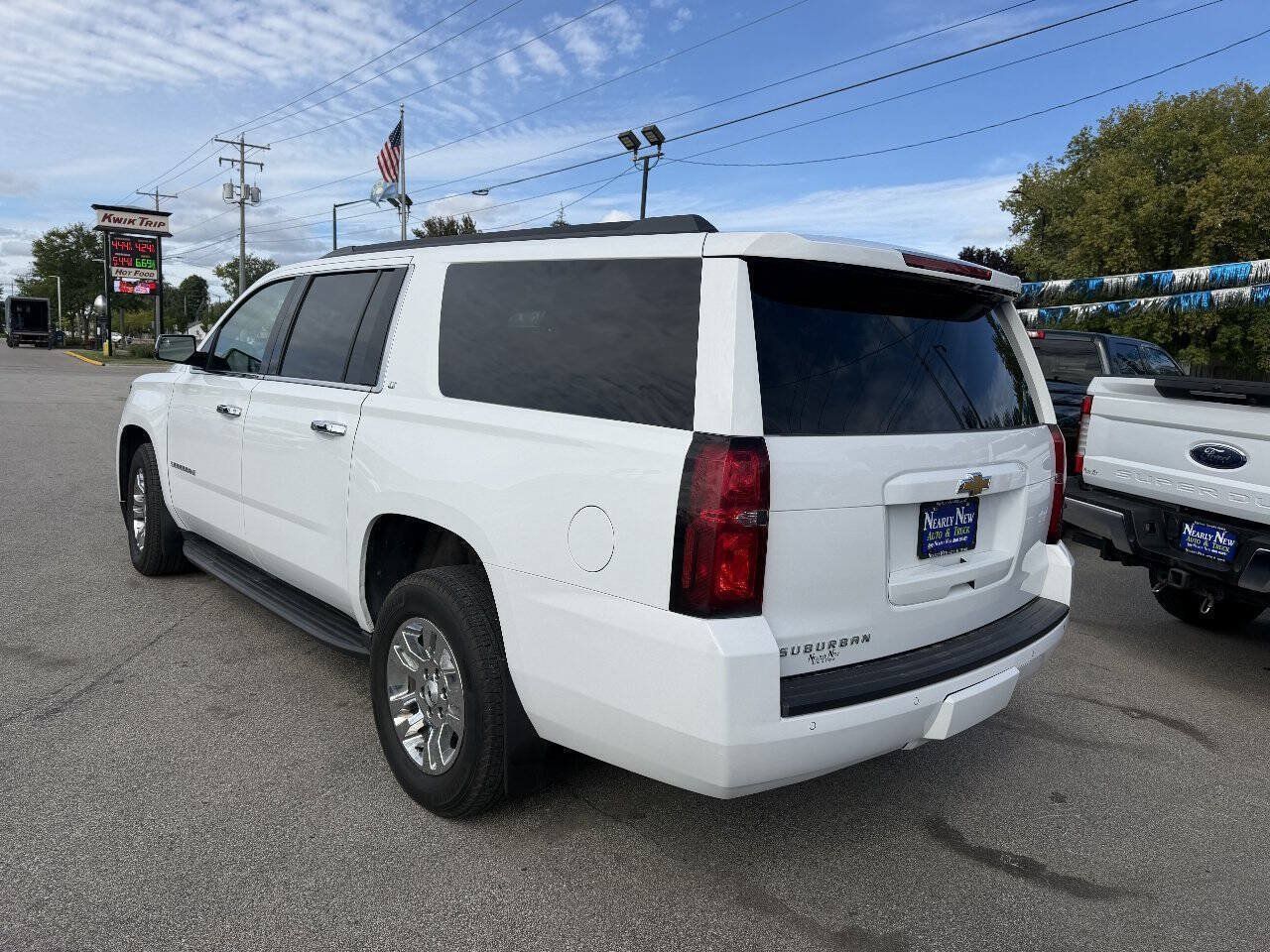 Used 2018 Chevrolet Suburban LT AWD/4WD image 5