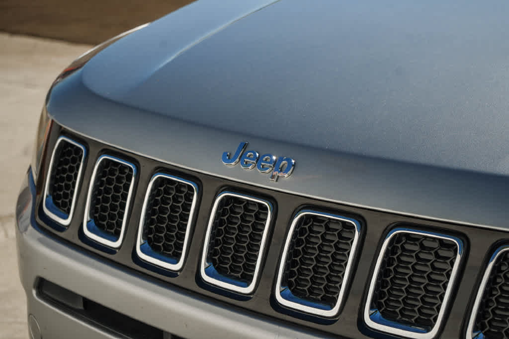 Used 2021 Jeep Compass Limited FWD image 9