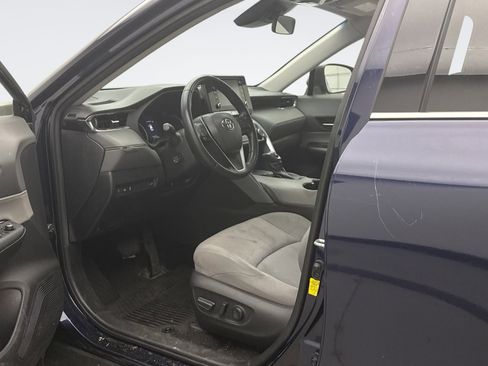 Used 2021 Toyota Venza LE w/ Carpet Mat Package (TMS) image 8