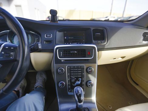 Used 2015 Volvo V60 T5 Premier Plus image 8