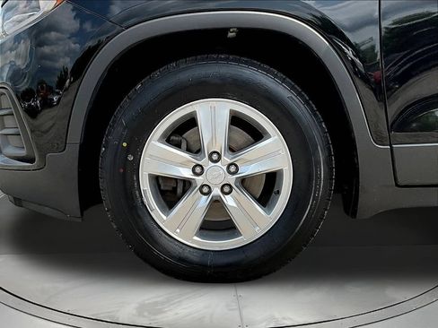 Used 2017 Chevrolet Trax LT w/ Sun & Sound Package FWD image 36