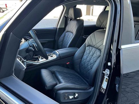 Used 2024 BMW X7 xDrive40i image 13