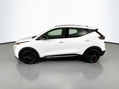Used 2023 Chevrolet Bolt EUV Premier w/ Sun & Sound Package FWD image 2