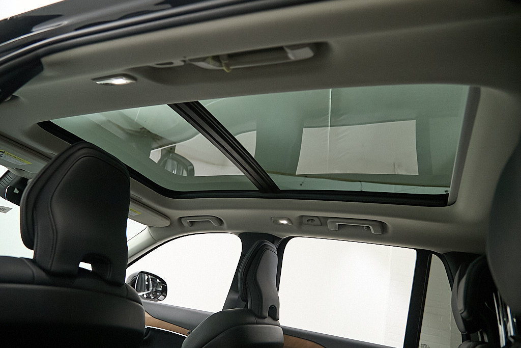 Certified 2024 Volvo XC90 B6 Plus w/ Protection Package Premier AWD/4WD image 25