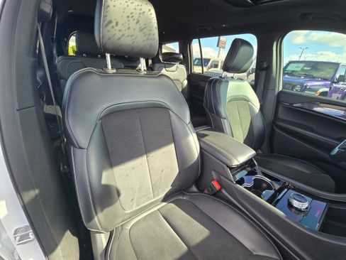 Certified 2023 Jeep Grand Cherokee L Altitude AWD/4WD image 12