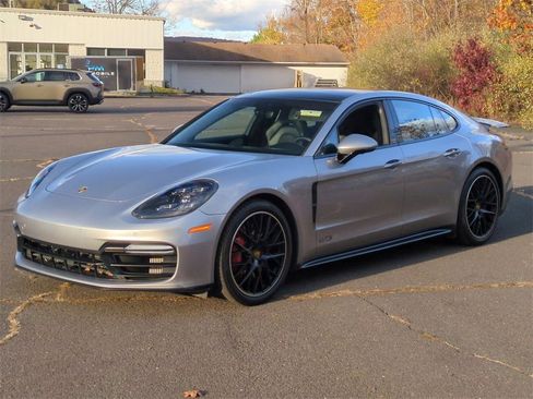 Used 2019 Porsche Panamera GTS image 8