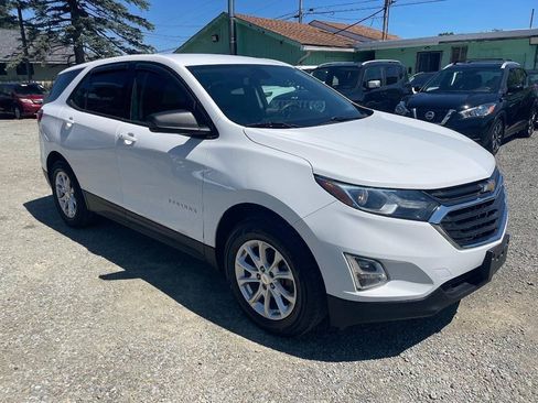 Used 2018 Chevrolet Equinox LS AWD/4WD image 4