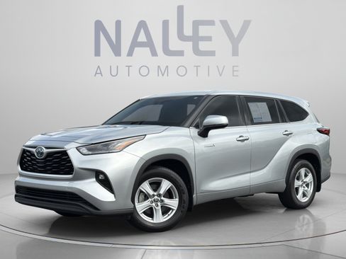 Used 2021 Toyota Highlander LE AWD/4WD image 1