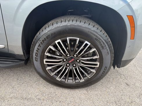 Used 2025 GMC Yukon Elevation RWD image 12
