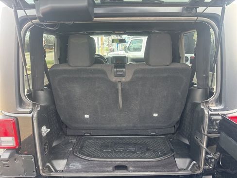 Used 2018 Jeep Wrangler Sport image 10