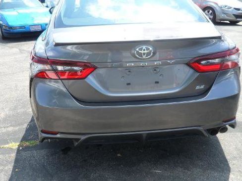 Used 2022 Toyota Camry SE image 5