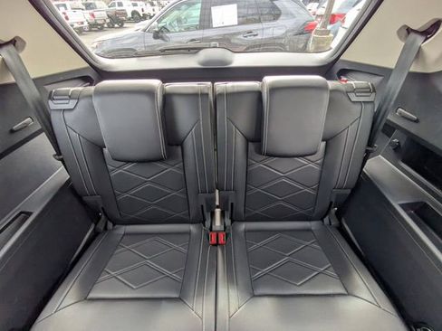 Used 2024 Volkswagen Atlas SE image 16