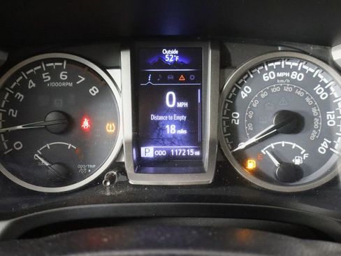 Used 2016 Toyota Tacoma SR5 image 22