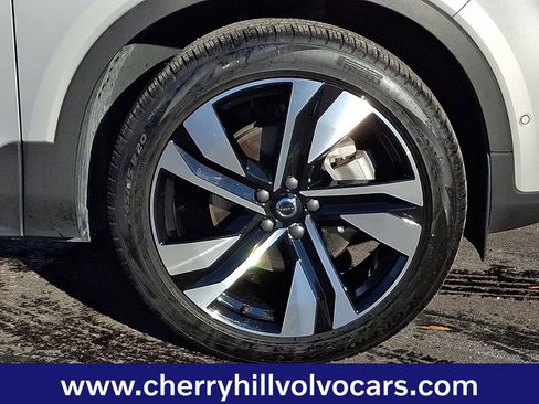 Certified 2025 Volvo XC40 B5 Plus image 9