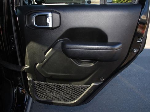 Used 2022 Jeep Gladiator Rubicon w/ LED Lighting Group image 26